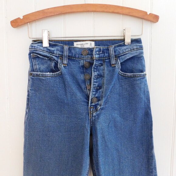 🦌 Abercrombie & Fitch The Mom High Rise Frayed Jeans - Picture 7 of 16